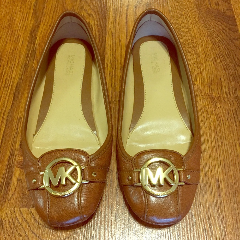 Micheal Kors flats in excellent condition